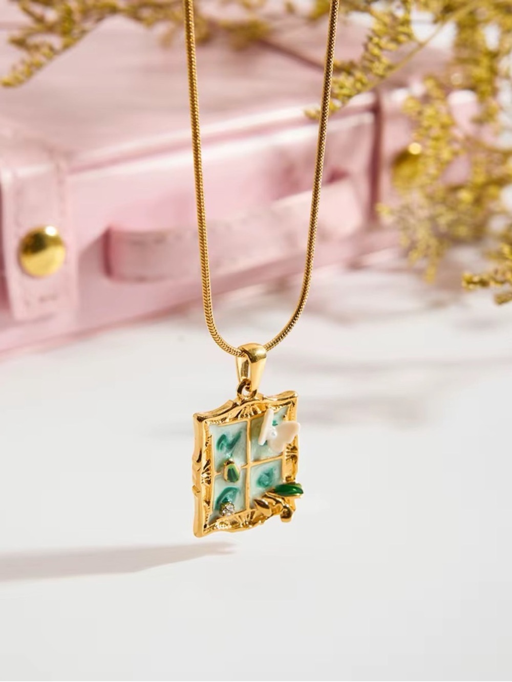 18K Gold Plated Vintage Inspired Window Frame Pendant Necklace - Picture 3 of 8